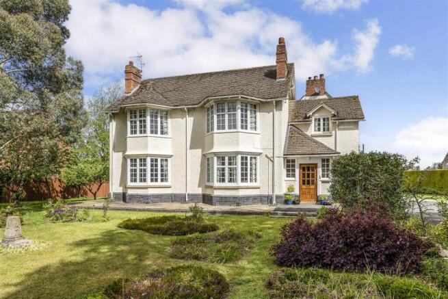 5 bed property, in The Dell, £700,000