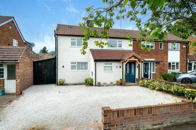 4 bed property, in St. Vincent Drive, £850,000