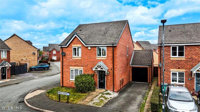 4 bed property, in Swan Close, £335,000