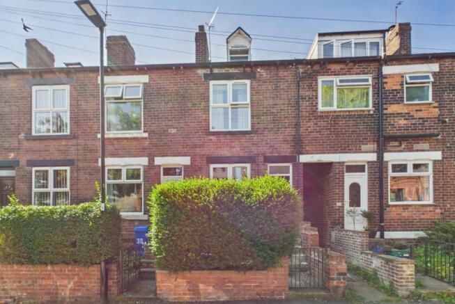 3 bed property, in Cliffefield Road, £230,000