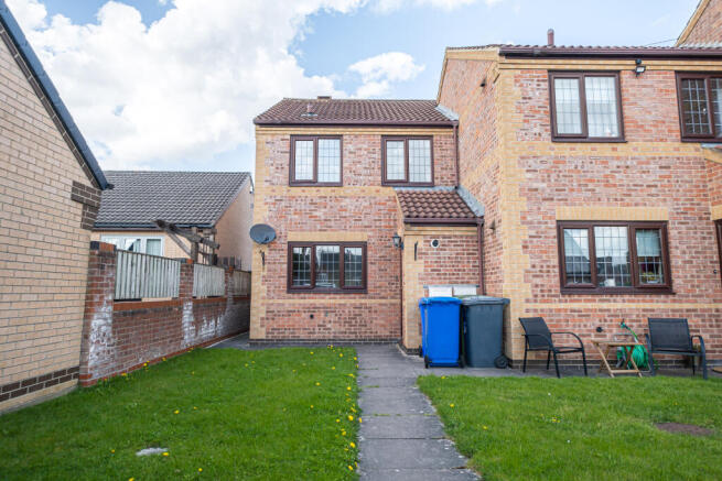 2 bed property, in 5 Vincent Lane, £200,000