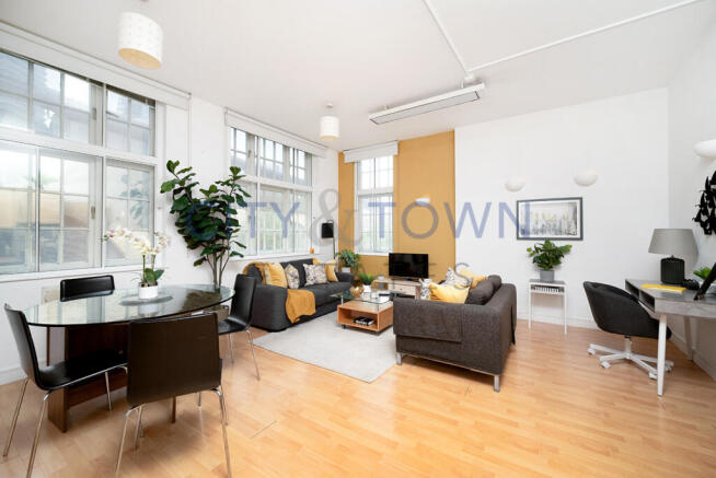2 bed property, in Oxford Drive, £650,000