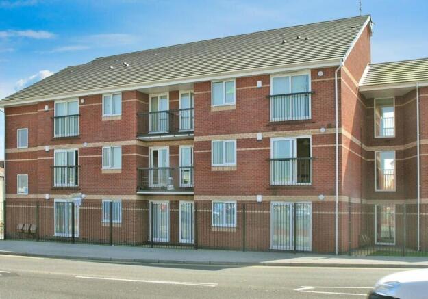 2 bed property, in Flat 21 Timperley Court, £70,000