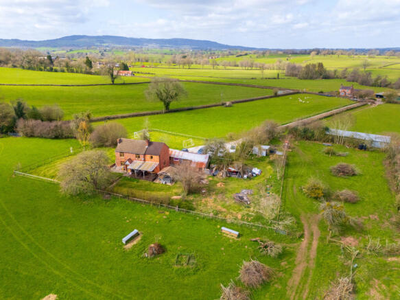 5 bed property, in Oreton, £650,000