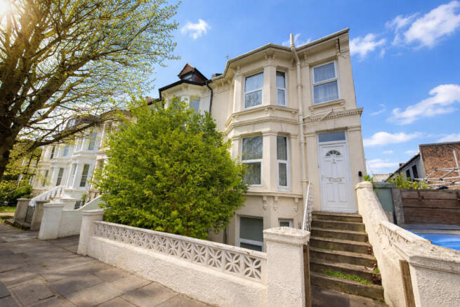 1 bed property, in Westbourne Street, £270,000