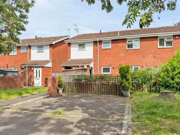 2 bed property, in Hambledon Close, £90,000