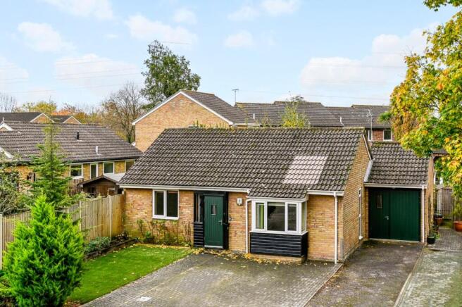 2 bed property, in Honeyfield, £275,000