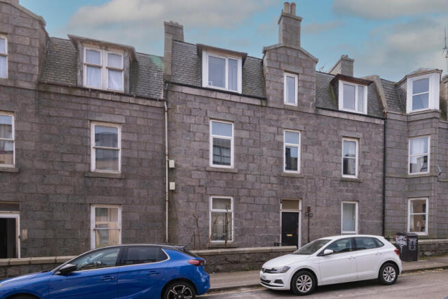 2 bed property, in Merkland Road East, £60,000