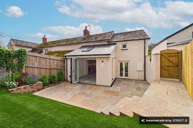 2 bed property, in Cadeleigh, £300,000