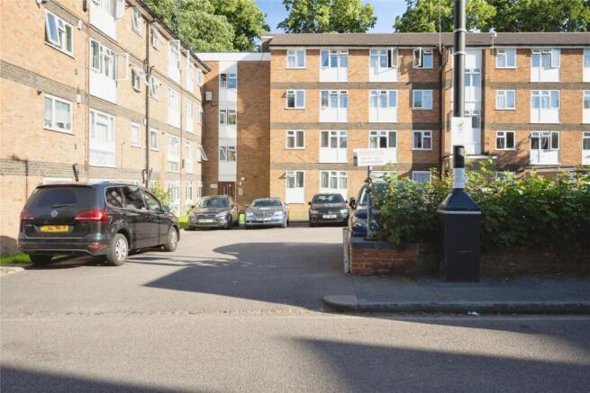 2 bed property, in Brook Street, £168,000
