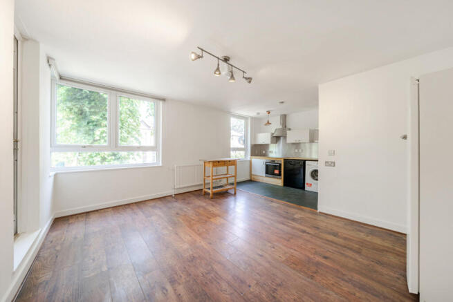 1 bed property, in Manaton Close, £285,000