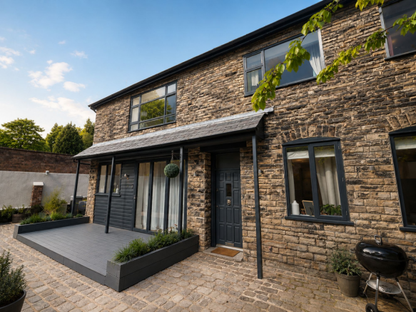2 bed property, in Groby Road, £265,000
