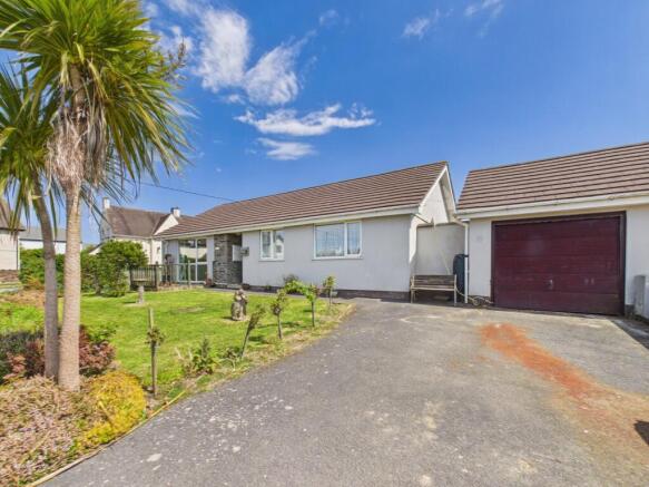3 bed property, in Furze Gardens, £300,000
