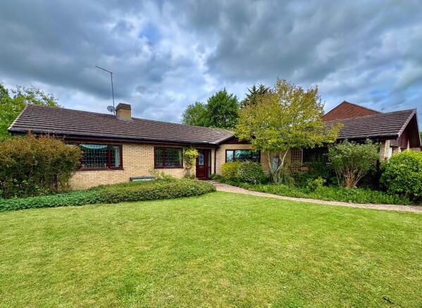 3 bed property, in Hartwell Road, £549,995