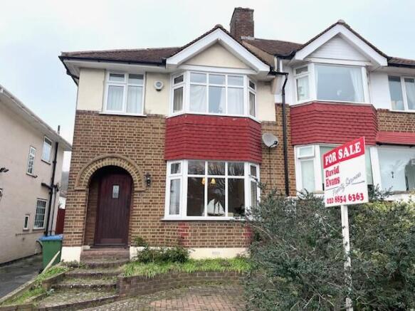 3 bed property, in Rochester Way, £550,000