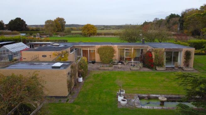 4 bed property, in Barlings Lane, £450,000