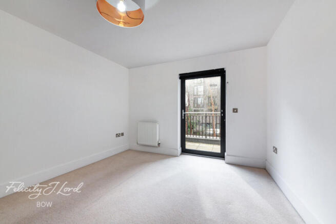 2 bed property, in Axio Way, £400,000