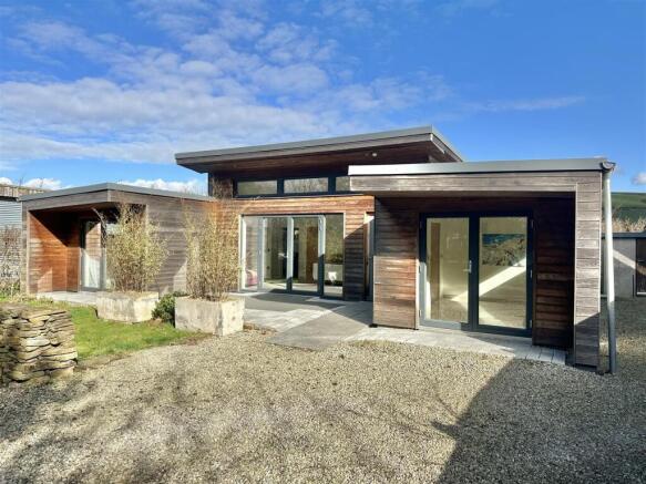 4 bed property, in Saunton Road, £525,000