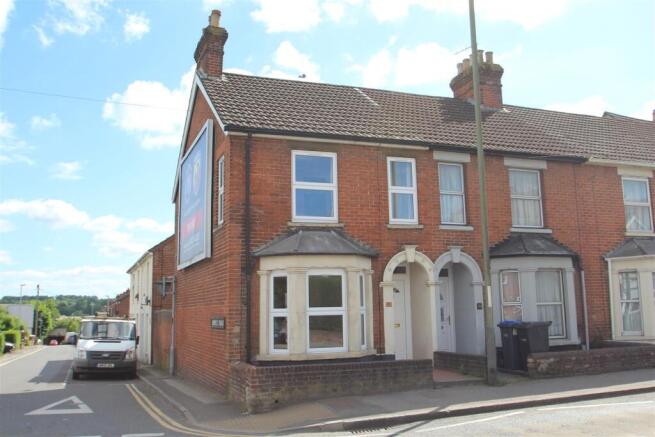 2 bed property, in Wilton Road, £240,000