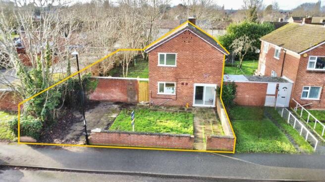 4 bed property, in Sycamore Road, £310,000