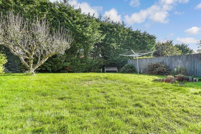 4 bed property, in Southgate Road, £400,000