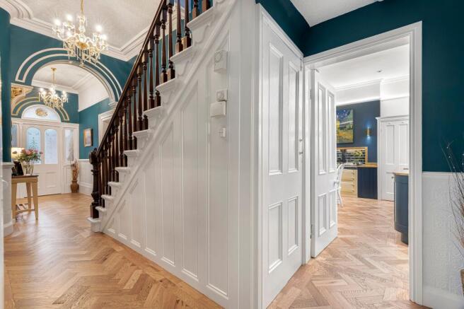 6 bed property, in Moorside Road, £650,000
