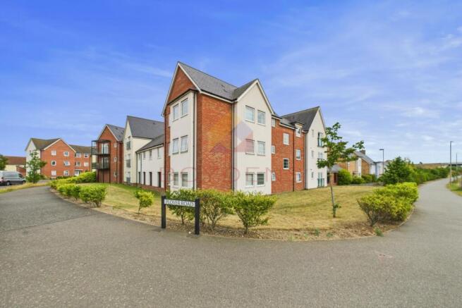 2 bed property, in Pipit Court, £200,000