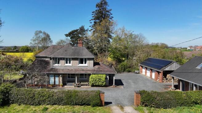 3 bed property, in Common Lane, £750,000