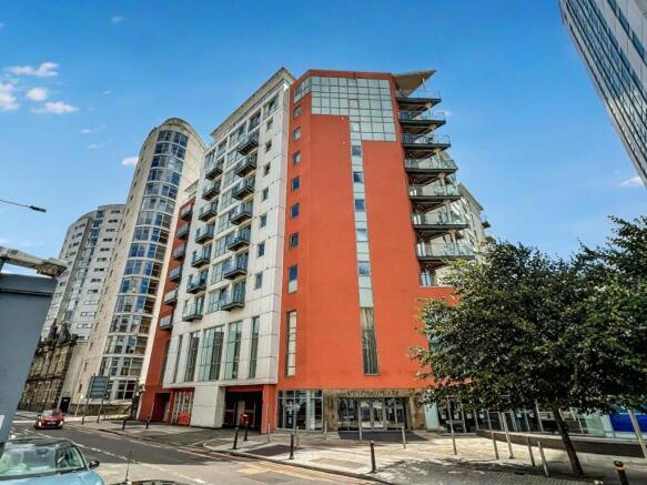 2 bed property, in Bute Terrace, £260,000
