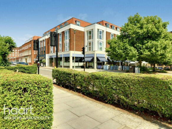 1 bed property, in Parkway, £275,000