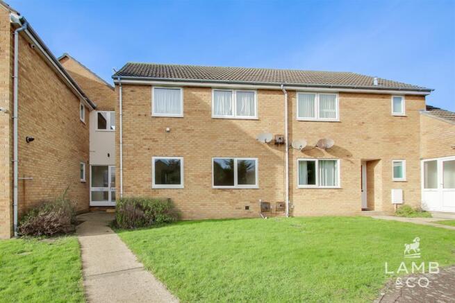 1 bed property, in Kelvedon Court, £89,950