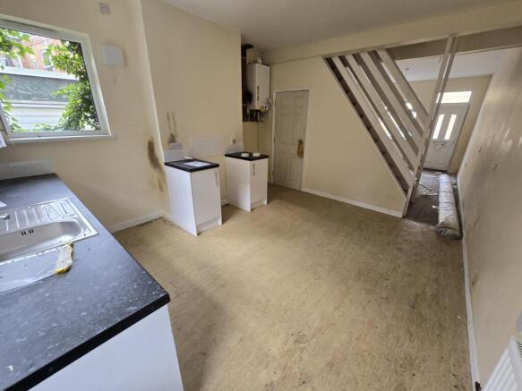 2 bed property, in 12 Beaconsfield Street, £15,000