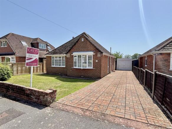 2 bed property, in Holcombe Road, £350,000