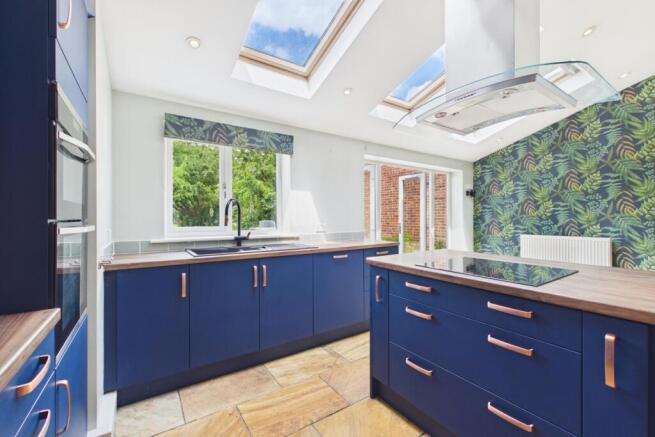 4 bed property, in Park Lane, £500,000