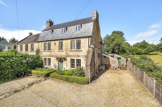 5 bed property, in Woolverton, £650,000