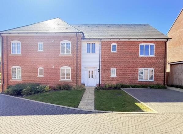 1 bed property, in Quarry Avenue, £180,000