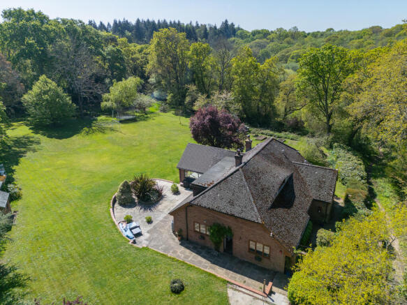 5 bed property, in West Common, £1,100,000
