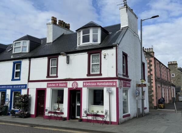 2 bed property, in Argyll Street, £75,000
