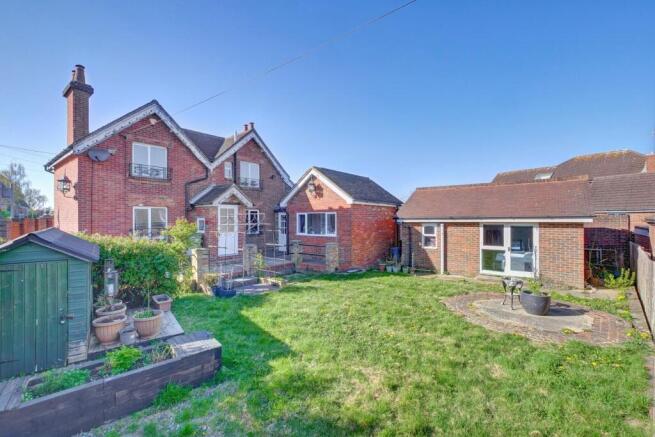 3 bed property, in Vicarage Lane, £450,000