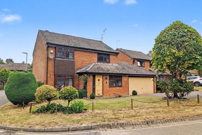 4 bed property, in Valley Park, £550,000