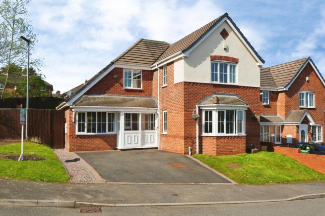 4 bed property, in Taylor Way, £400,000