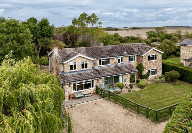 5 bed property, in High Street, £850,000