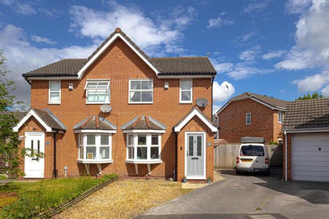 2 bed property, in Tealby Close, £220,000