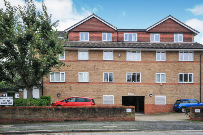 1 bed property, in Manor Road, £210,000