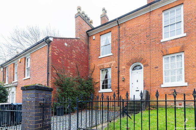 3 bed property, in Lee Crescent, £535,000