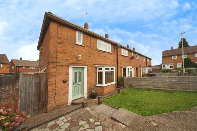 3 bed property, in Long Close, £315,000