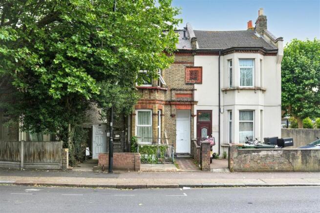 6 bed property, in Upton Lane, £525,000