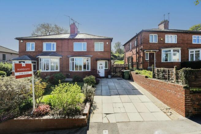 3 bed property, in Armley Grange View, £275,000