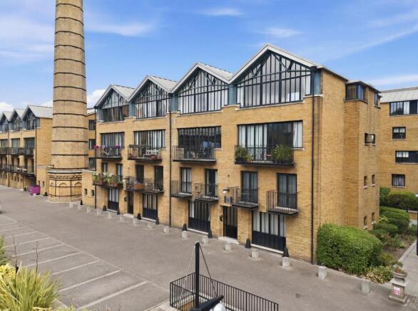 2 bed property, in Beacon House, £375,000