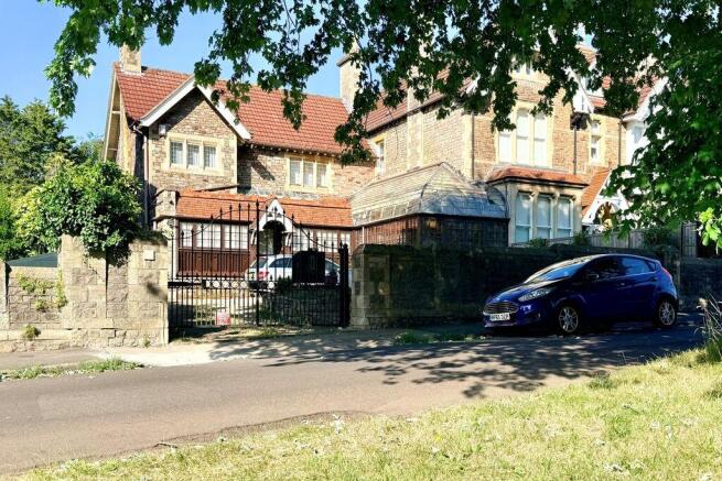 3 bed property, in Ivywell Road, £1,300,000